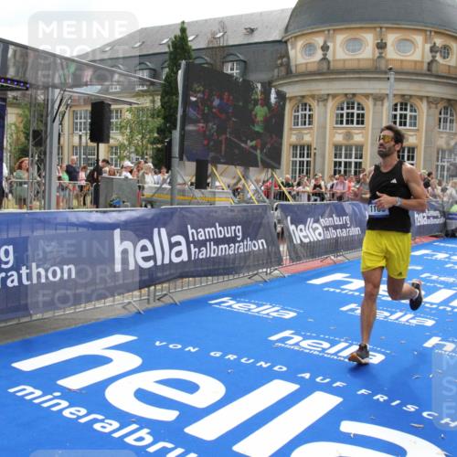 29.06.2025 - hella hamburg halbmarathon Michael Strokosch http://msf.ph/oto/8481886 29.06.2025 10:41:59 Ziel 1169, 5690, 7092, 7363, 8694, 15521, 16507, 17926 meine-sportfotos.de