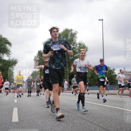 29.06.2025 - hella hamburg halbmarathon Luisa Fischer http://msf.ph/oto/8481887 29.06.2025 10:50:27 Kennedybrücke 363, 13122, 8131, 253, 15625, 9557, 2162, 3339, 8541, 1555, 2162, 2327, 2537, 2556, 3277, 3339, 3406, 3407, 3823, 4325, 6740, 6995, 7827, 7960, 8131, 8541, 9557, 10511, 10514, 10515, 10591 meine-sportfotos.de