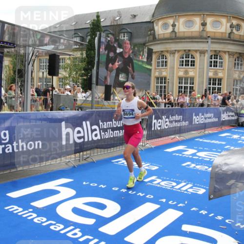 29.06.2025 - hella hamburg halbmarathon Michael Strokosch http://msf.ph/oto/8482005 29.06.2025 10:42:04 Ziel 5690, 6593, 7363, 8694, 11417, 12292, 13196, 15846, 16507, 17864, 17926, 18920, 19046 meine-sportfotos.de