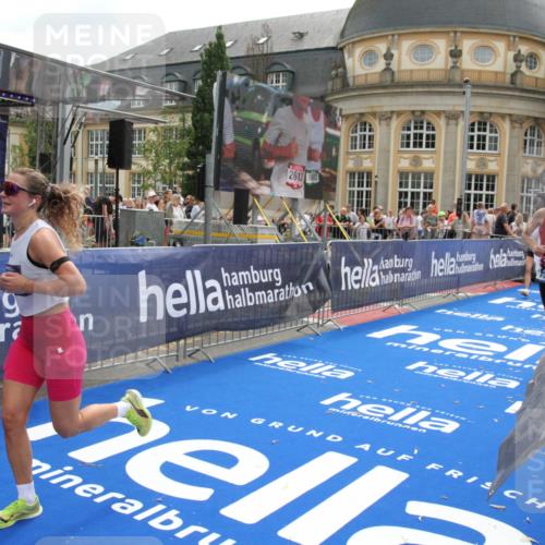 29.06.2025 - hella hamburg halbmarathon Michael Strokosch http://msf.ph/oto/8482019 29.06.2025 10:42:04 Ziel 5690, 6593, 7363, 8694, 11417, 12292, 13196, 15846, 16507, 17864, 17926, 18920, 19046 meine-sportfotos.de