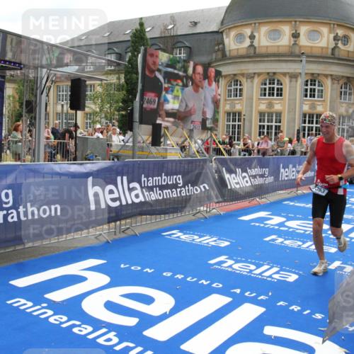 29.06.2025 - hella hamburg halbmarathon Michael Strokosch http://msf.ph/oto/8482028 29.06.2025 10:42:05 Ziel 5690, 6593, 7363, 8694, 10216, 11417, 12292, 13196, 15846, 17864, 17926, 18920, 19046 meine-sportfotos.de