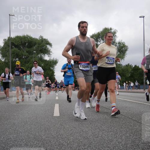 29.06.2025 - hella hamburg halbmarathon Luisa Fischer http://msf.ph/oto/8482089 29.06.2025 10:50:32 Kennedybrücke 12333, 7767, 2951, 2556, 13806, 13830, 3277, 3823, 14517, 1555, 2556, 2981, 3277, 3339, 3823, 4325, 5895, 6995, 7827, 7960, 8131, 8541, 9092, 10511 meine-sportfotos.de