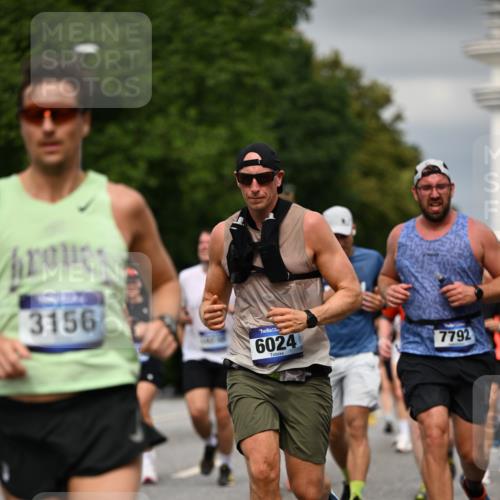 29.06.2025 - hella hamburg halbmarathon Dr. Thomas Lammeyer http://msf.ph/oto/8482134 29.06.2025 10:20:35 Kennedybrücke 1244, 1599, 1602, 2165, 2347, 2803, 2912, 3023, 3030, 3134, 3156, 3176, 3484, 3648, 3687, 4478, 4637, 5036, 6024, 6742, 6935, 7158, 7358, 7753, 7792, 7924, 7928, 8263, 8295, 8317, 8597, 8619, 8645, 8707, 8847, 8857, 9091, 9332, 9492, 9628, 9664, 9676, 9802, 9810, 9891, 10076, 10107, 10139, 10141, 10183, 10575, 11236, 11344, 11345, 11428 meine-sportfotos.de