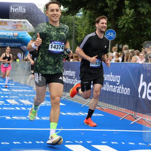 29.06.2025 - hella hamburg halbmarathon Strokosch-Dieckow http://msf.ph/oto/8482157 29.06.2025 10:45:46 Ziel 3477, 4345, 4854, 5047, 6071, 6290, 6711, 7385, 10792, 11821, 13975, 14374, 14911, 16617, 16624, 17332, 17835, 18185 meine-sportfotos.de