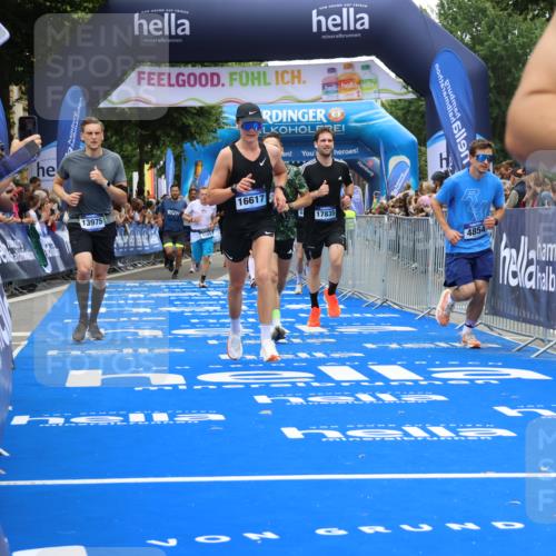 29.06.2025 - hella hamburg halbmarathon Strokosch-Dieckow http://msf.ph/oto/8482196 29.06.2025 10:45:43 Ziel 4345, 4854, 5047, 6071, 6290, 6711, 7385, 11291, 11495, 13975, 14374, 14764, 16617, 16624, 17332, 17674, 17835, 18862 meine-sportfotos.de