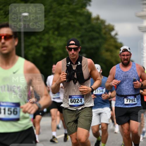 29.06.2025 - hella hamburg halbmarathon Dr. Thomas Lammeyer http://msf.ph/oto/8482223 29.06.2025 10:20:35 Kennedybrücke 1244, 1599, 1602, 2165, 2347, 2803, 2912, 3023, 3030, 3134, 3156, 3176, 3484, 3648, 3687, 4478, 4637, 5036, 6024, 6742, 6935, 7158, 7358, 7753, 7792, 7924, 7928, 8263, 8295, 8317, 8597, 8619, 8645, 8707, 8847, 8857, 9091, 9332, 9492, 9628, 9664, 9676, 9802, 9810, 9891, 10076, 10107, 10139, 10141, 10183, 10575, 11236, 11344, 11345, 11428 meine-sportfotos.de
