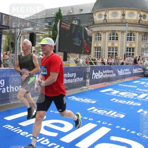 29.06.2025 - hella hamburg halbmarathon Michael Strokosch http://msf.ph/oto/8482229 29.06.2025 10:42:09 Ziel 1441, 5682, 6593, 10216, 11417, 12098, 12292, 13196, 15846, 16677, 17864, 18920, 19046 meine-sportfotos.de