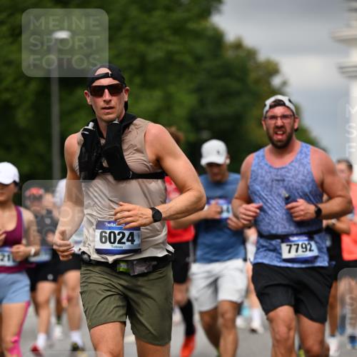 29.06.2025 - hella hamburg halbmarathon Dr. Thomas Lammeyer http://msf.ph/oto/8482271 29.06.2025 10:20:36 Kennedybrücke 1244, 1599, 1602, 2165, 2347, 2803, 2912, 3023, 3030, 3088, 3134, 3156, 3176, 3484, 3648, 3687, 4478, 4637, 5036, 6024, 6742, 6935, 7158, 7358, 7753, 7792, 7924, 7928, 8263, 8295, 8317, 8597, 8619, 8645, 8707, 8847, 8857, 9091, 9332, 9492, 9628, 9664, 9676, 9802, 9810, 9891, 10076, 10107, 10139, 10141, 10183, 10575, 11236, 11344, 11345, 11428 meine-sportfotos.de