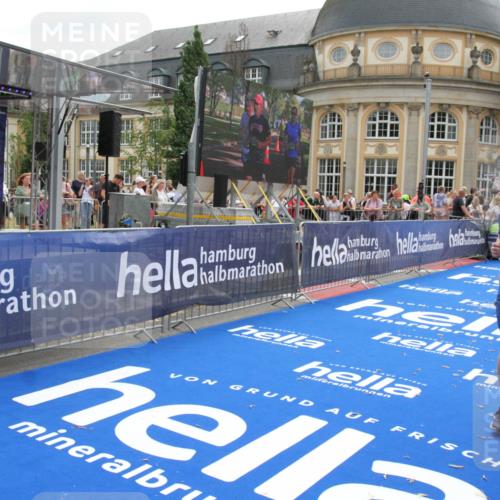 29.06.2025 - hella hamburg halbmarathon Michael Strokosch http://msf.ph/oto/8482277 29.06.2025 10:42:12 Ziel 1441, 5682, 7765, 10216, 12098, 16626, 16677, 17363, 18772, 18802 meine-sportfotos.de