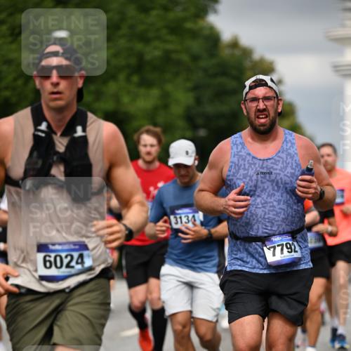 29.06.2025 - hella hamburg halbmarathon Dr. Thomas Lammeyer http://msf.ph/oto/8482295 29.06.2025 10:20:36 Kennedybrücke 1244, 1599, 1602, 2165, 2347, 2803, 2912, 3023, 3030, 3088, 3134, 3156, 3176, 3484, 3648, 3687, 4478, 4637, 5036, 6024, 6742, 6935, 7158, 7358, 7753, 7792, 7924, 7928, 8263, 8295, 8317, 8597, 8619, 8645, 8707, 8847, 8857, 9091, 9332, 9492, 9628, 9664, 9676, 9802, 9810, 9891, 10076, 10107, 10139, 10141, 10183, 10575, 11236, 11344, 11345, 11428 meine-sportfotos.de