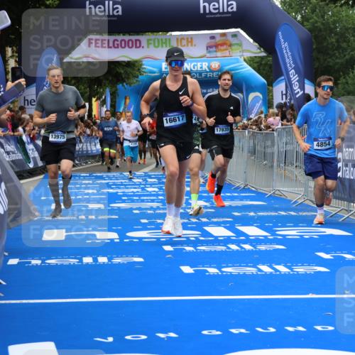 29.06.2025 - hella hamburg halbmarathon Strokosch-Dieckow http://msf.ph/oto/8482311 29.06.2025 10:45:44 Ziel 3477, 4345, 4854, 5047, 6071, 6290, 6711, 7385, 13975, 14374, 14764, 16617, 16624, 17332, 17674, 17835, 18862 meine-sportfotos.de