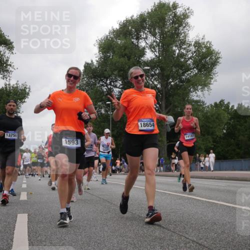 29.06.2025 - hella hamburg halbmarathon Luisa Fischer http://msf.ph/oto/8482351 29.06.2025 10:50:42 Kennedybrücke 43, 13756, 15543, 1593, 5684, 2500, 18654, 14197, 1593, 2500, 2981, 4342, 5700, 5895, 9743 meine-sportfotos.de