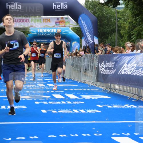 29.06.2025 - hella hamburg halbmarathon Strokosch-Dieckow http://msf.ph/oto/8482516 29.06.2025 10:45:31 Ziel 2138, 2415, 5623, 6831, 8374, 8668, 11291, 11495, 12154, 12277, 12643, 14062, 14764, 15666, 16725, 17674, 18407, 18638, 18862, 18878 meine-sportfotos.de