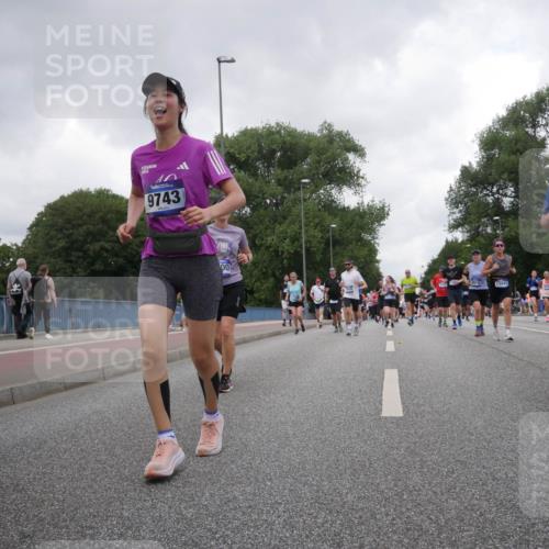 29.06.2025 - hella hamburg halbmarathon Luisa Fischer http://msf.ph/oto/8482520 29.06.2025 10:50:47 Kennedybrücke 10, 9743, 00, 1915, 18924, 2211, 2500, 4342, 5700, 9743, 9758 meine-sportfotos.de