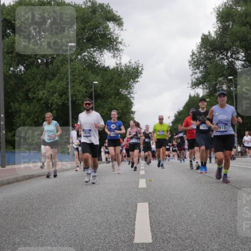 29.06.2025 - hella hamburg halbmarathon Luisa Fischer http://msf.ph/oto/8482588 29.06.2025 10:50:48 Kennedybrücke 221, 7916, 9273, 2258, 13819, 3915, 15543, 1618, 2211, 2500, 4342, 5700, 7240, 9743, 9758 meine-sportfotos.de