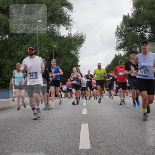 29.06.2025 - hella hamburg halbmarathon Luisa Fischer http://msf.ph/oto/8482628 29.06.2025 10:50:49 Kennedybrücke 1286, 7916, 507, 258, 15688, 9139, 118, 9273, 2211, 8915, 9758, 13737, 1618, 2211, 2500, 4342, 5700, 7240, 9758 meine-sportfotos.de