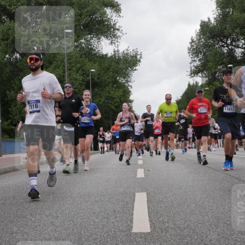 29.06.2025 - hella hamburg halbmarathon Luisa Fischer http://msf.ph/oto/8482649 29.06.2025 10:50:50 Kennedybrücke 7916, 1607, 12258, 9139, 1568, 1185, 9273, 2211, 13819, 8915, 9758, 1618, 2211, 2491, 2500, 4342, 5700, 7240, 9758 meine-sportfotos.de