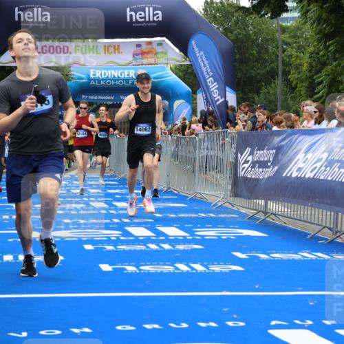 29.06.2025 - hella hamburg halbmarathon Strokosch-Dieckow http://msf.ph/oto/8482700 29.06.2025 10:45:31 Ziel 2138, 2415, 5623, 6831, 8374, 8668, 11291, 11495, 12154, 12277, 12643, 14062, 14764, 15666, 16725, 17674, 18407, 18638, 18862, 18878 meine-sportfotos.de