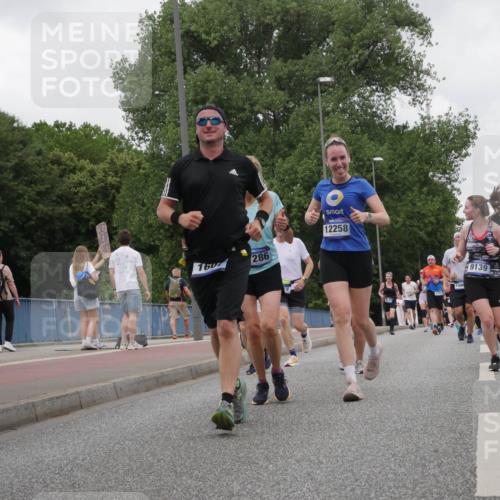 29.06.2025 - hella hamburg halbmarathon Luisa Fischer http://msf.ph/oto/8482746 29.06.2025 10:50:51 Kennedybrücke 1607, 286, 12258, 9139, 9273, 1073, 1618, 2211, 2320, 2491, 2500, 5700, 7240, 8158, 9758 meine-sportfotos.de
