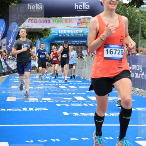 29.06.2025 - hella hamburg halbmarathon Strokosch-Dieckow http://msf.ph/oto/8482773 29.06.2025 10:45:30 Ziel 1697, 2138, 2415, 5623, 6831, 8374, 8668, 11291, 11495, 12154, 12277, 12643, 14062, 14703, 15666, 16725, 18407, 18638, 18862, 18878 meine-sportfotos.de