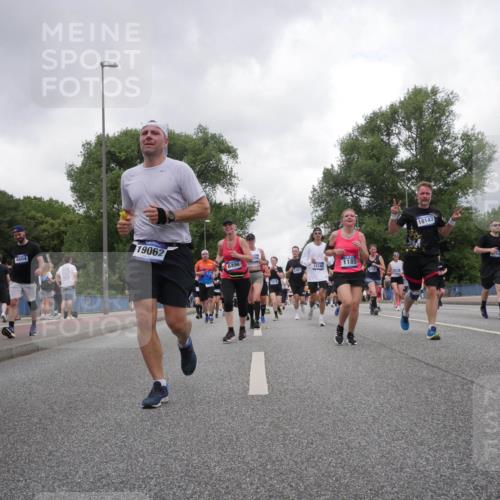 29.06.2025 - hella hamburg halbmarathon Luisa Fischer http://msf.ph/oto/8482910 29.06.2025 10:50:57 Kennedybrücke 19062, 4604, 6496, 206, 1618, 12140, 1185, 3158, 18147, 12, 1073, 1523, 1618, 2211, 2320, 2491, 3679, 4239, 5796, 7240, 8105, 8158, 8270, 9758, 10658 meine-sportfotos.de