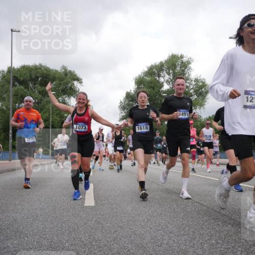 29.06.2025 - hella hamburg halbmarathon Luisa Fischer http://msf.ph/oto/8483091 29.06.2025 10:51:01 Kennedybrücke 2320, 1073, 5114, 1618, 491, 70, 12140, 3158, 1073, 1430, 1523, 1618, 2320, 2491, 3679, 4239, 5796, 7240, 8105, 8158, 8270, 10658 meine-sportfotos.de