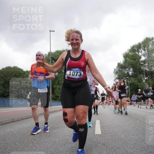 29.06.2025 - hella hamburg halbmarathon Luisa Fischer http://msf.ph/oto/8483121 29.06.2025 10:51:02 Kennedybrücke 2320, 1073, 5114, 134, 1073, 1430, 1523, 2163, 2320, 2491, 3679, 4239, 5796, 6255, 8105, 8158, 8270, 9356, 10658, 10777 meine-sportfotos.de