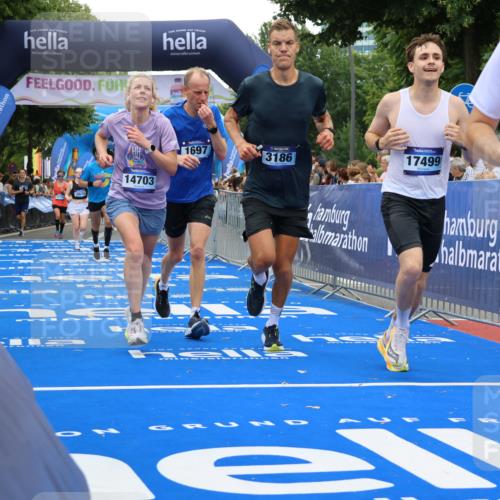 29.06.2025 - hella hamburg halbmarathon Strokosch-Dieckow http://msf.ph/oto/8483133 29.06.2025 10:45:22 Ziel 1697, 2188, 2367, 2470, 3186, 5706, 9105, 10064, 11469, 12277, 12643, 14703, 15563, 15741, 16725, 17499, 18407, 18638 meine-sportfotos.de