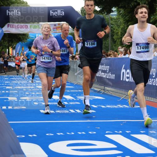 29.06.2025 - hella hamburg halbmarathon Strokosch-Dieckow http://msf.ph/oto/8483162 29.06.2025 10:45:22 Ziel 1697, 2188, 2367, 2470, 3186, 5706, 9105, 10064, 11469, 12277, 12643, 14703, 15563, 15741, 16725, 17499, 18407, 18638 meine-sportfotos.de