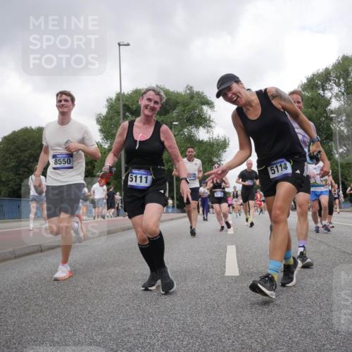 29.06.2025 - hella hamburg halbmarathon Luisa Fischer http://msf.ph/oto/8483213 29.06.2025 10:51:05 Kennedybrücke 8550, 5111, 4185, 8270, 5114, 1430, 1523, 2163, 2407, 2882, 3679, 4239, 5796, 6255, 6256, 8105, 8270, 9356, 10658, 10777 meine-sportfotos.de