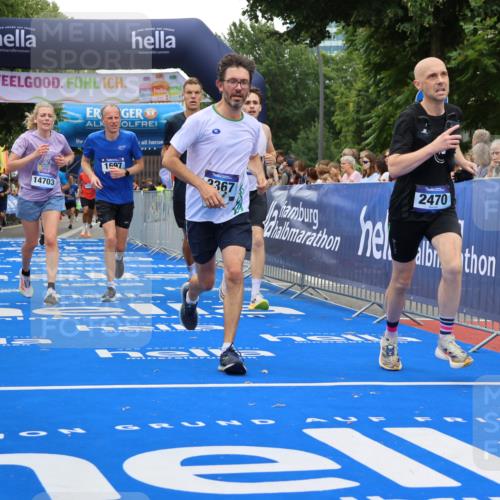 29.06.2025 - hella hamburg halbmarathon Strokosch-Dieckow http://msf.ph/oto/8483246 29.06.2025 10:45:21 Ziel 1697, 2188, 2367, 2470, 3186, 5706, 9105, 10064, 11469, 12277, 12643, 12783, 14703, 15563, 15636, 15741, 15760, 16513, 16725, 17499, 18407, 18638 meine-sportfotos.de