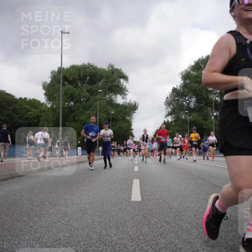 29.06.2025 - hella hamburg halbmarathon Luisa Fischer http://msf.ph/oto/8483303 29.06.2025 10:51:08 Kennedybrücke 7631, 7630, 9354, 827, 1430, 1523, 2163, 2407, 2882, 3679, 4239, 4974, 5796, 6255, 6256, 6879, 8270, 9356, 10658, 10777 meine-sportfotos.de