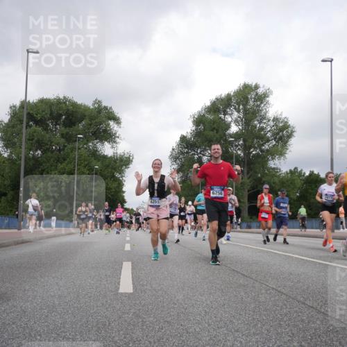 29.06.2025 - hella hamburg halbmarathon Luisa Fischer http://msf.ph/oto/8483396 29.06.2025 10:51:11 Kennedybrücke 12412, 6255, 11738, 6256, 2407, 1077, 9356, 63, 1430, 1434, 2163, 2407, 2418, 2882, 4974, 6255, 6256, 6879, 9018, 9356, 10075, 10777 meine-sportfotos.de
