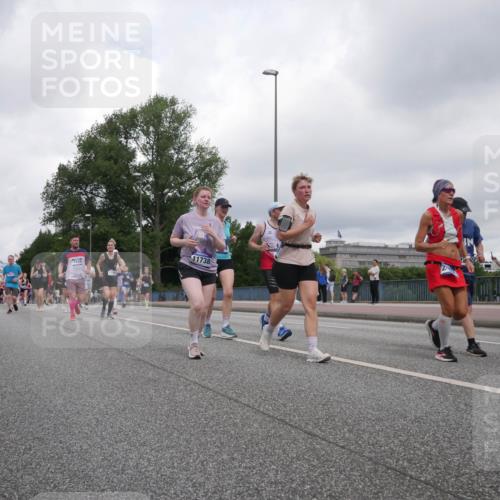 29.06.2025 - hella hamburg halbmarathon Luisa Fischer http://msf.ph/oto/8483487 29.06.2025 10:51:14 Kennedybrücke 11738, 1434, 1434, 2163, 2195, 2407, 2418, 2882, 3468, 4974, 6255, 6256, 6879, 9018, 9356, 10075, 10777 meine-sportfotos.de