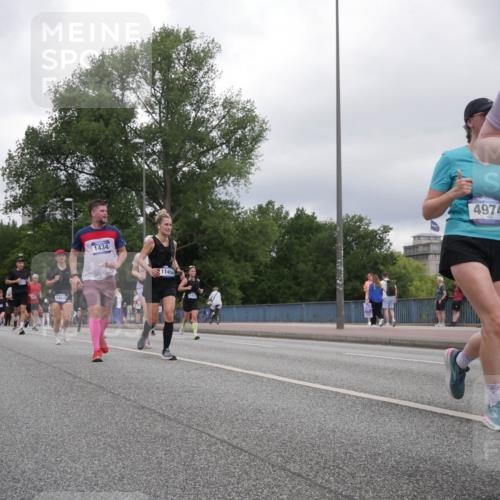 29.06.2025 - hella hamburg halbmarathon Luisa Fischer http://msf.ph/oto/8483525 29.06.2025 10:51:15 Kennedybrücke 9018, 622, 14441, 1434, 1145, 2411, 4974, 1, 1434, 2163, 2195, 2407, 2418, 2882, 2994, 3468, 4588, 4974, 6255, 6256, 6879, 9018, 9356, 10075, 10777 meine-sportfotos.de
