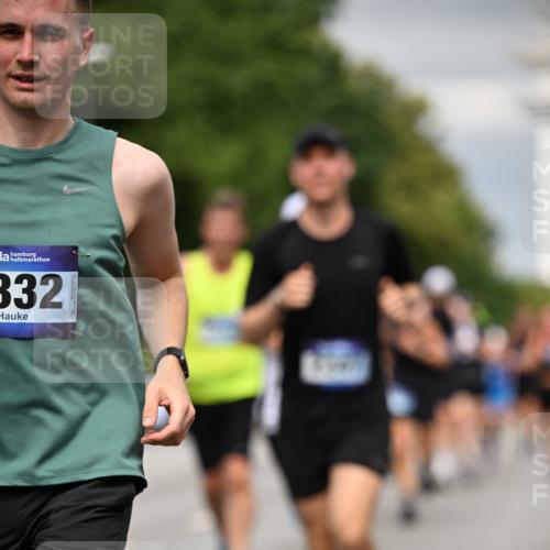 29.06.2025 - hella hamburg halbmarathon Dr. Thomas Lammeyer http://msf.ph/oto/8483532 29.06.2025 10:20:44 Kennedybrücke 1117, 1240, 1244, 1602, 1825, 2347, 2912, 3023, 3030, 3088, 3134, 3156, 3176, 3484, 3687, 5036, 6024, 6742, 7257, 7358, 7360, 7376, 7792, 7924, 7928, 8263, 8317, 8619, 8707, 8847, 8857, 9091, 9208, 9332, 9492, 9664, 9675, 9676, 9891, 10076, 10165, 10314, 10317, 10320, 10391, 10575, 10926, 11236, 11335, 11344, 11345, 11410, 11428 meine-sportfotos.de