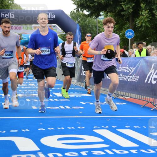 29.06.2025 - hella hamburg halbmarathon Strokosch-Dieckow http://msf.ph/oto/8483539 29.06.2025 10:45:17 Ziel 1697, 2188, 2367, 2470, 3186, 5706, 6054, 6375, 7087, 9105, 10064, 11469, 12783, 14703, 15563, 15636, 15651, 15741, 15760, 16513, 17120, 17499, 18346, 18407, 18718 meine-sportfotos.de