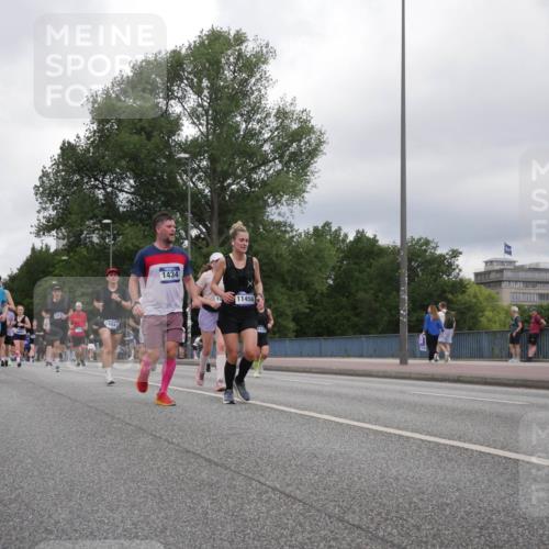 29.06.2025 - hella hamburg halbmarathon Luisa Fischer http://msf.ph/oto/8483544 29.06.2025 10:51:16 Kennedybrücke 9018, 14441, 1434, 11458, 241, 1045, 1434, 2195, 2407, 2418, 2882, 2994, 3468, 4037, 4588, 4974, 6256, 6879, 9018, 10075 meine-sportfotos.de