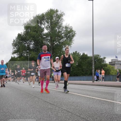 29.06.2025 - hella hamburg halbmarathon Luisa Fischer http://msf.ph/oto/8483564 29.06.2025 10:51:16 Kennedybrücke 5413, 9018, 1444, 191, 1434, 100, 11458, 1045, 1434, 2195, 2407, 2418, 2882, 2994, 3468, 4037, 4588, 4974, 6256, 6879, 9018, 10075 meine-sportfotos.de