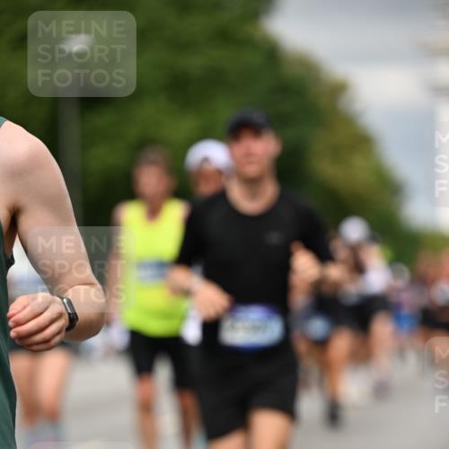 29.06.2025 - hella hamburg halbmarathon Dr. Thomas Lammeyer http://msf.ph/oto/8483571 29.06.2025 10:20:44 Kennedybrücke 1117, 1240, 1244, 1602, 1825, 2347, 2912, 3023, 3030, 3088, 3134, 3156, 3176, 3484, 3687, 5036, 6024, 6742, 7257, 7358, 7360, 7376, 7792, 7924, 7928, 8263, 8317, 8619, 8707, 8847, 8857, 9091, 9208, 9332, 9492, 9664, 9675, 9676, 9891, 10076, 10165, 10314, 10317, 10320, 10391, 10575, 10926, 11236, 11335, 11344, 11345, 11410, 11428 meine-sportfotos.de