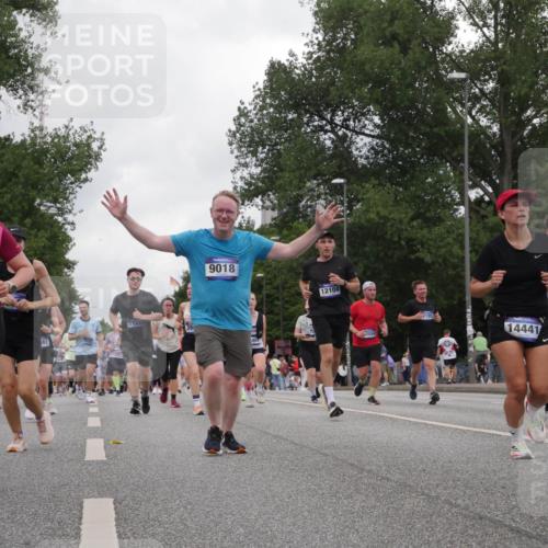 29.06.2025 - hella hamburg halbmarathon Luisa Fischer http://msf.ph/oto/8483646 29.06.2025 10:51:18 Kennedybrücke 15413, 61, 2142, 9018, 46, 12104, 195, 14441, 101, 1045, 1434, 2148, 2195, 2418, 2882, 2994, 3468, 4037, 4588, 4974, 6879, 9018, 10075 meine-sportfotos.de