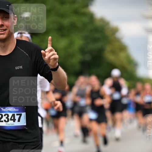 29.06.2025 - hella hamburg halbmarathon Dr. Thomas Lammeyer http://msf.ph/oto/8483652 29.06.2025 10:20:46 Kennedybrücke 1117, 1240, 1602, 1825, 2347, 2912, 3023, 3030, 3088, 3134, 3156, 3450, 3484, 3687, 5036, 5037, 6024, 6742, 7257, 7358, 7360, 7376, 7792, 7924, 7928, 8263, 8317, 8619, 8707, 8847, 8857, 9091, 9208, 9332, 9492, 9664, 9675, 9676, 9891, 10076, 10165, 10314, 10317, 10320, 10391, 10575, 10926, 11236, 11335, 11410, 11428 meine-sportfotos.de