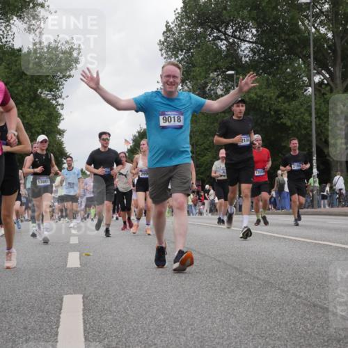 29.06.2025 - hella hamburg halbmarathon Luisa Fischer http://msf.ph/oto/8483668 29.06.2025 10:51:19 Kennedybrücke 4, 15413, 299, 13861, 9018, 2104, 13559, 2195, 14441, 1045, 1434, 2148, 2195, 2418, 2994, 3468, 4037, 4588, 4974, 6879, 9018, 10075 meine-sportfotos.de