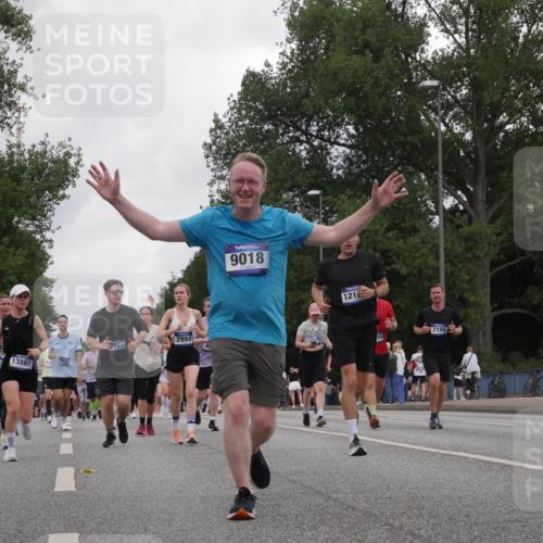 29.06.2025 - hella hamburg halbmarathon Luisa Fischer http://msf.ph/oto/8483691 29.06.2025 10:51:19 Kennedybrücke 5621, 13861, 2994, 9018, 1216, 2195, 1045, 1434, 2148, 2195, 2418, 2994, 3468, 4037, 4588, 4974, 6879, 9018, 10075 meine-sportfotos.de