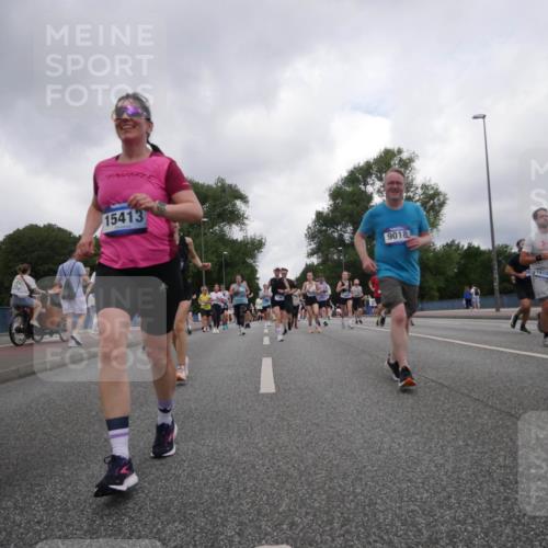 29.06.2025 - hella hamburg halbmarathon Luisa Fischer http://msf.ph/oto/8483749 29.06.2025 10:51:21 Kennedybrücke 15413, 9018, 19101, 14441, 1045, 1434, 2148, 2195, 2418, 2994, 3468, 3504, 4037, 4588, 7412, 8310, 8948, 9018, 10075 meine-sportfotos.de