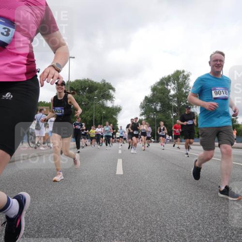 29.06.2025 - hella hamburg halbmarathon Luisa Fischer http://msf.ph/oto/8483778 29.06.2025 10:51:21 Kennedybrücke 15413, 5622, 12104, 138, 9018, 1337, 9101, 1045, 1434, 2148, 2195, 2418, 2994, 3468, 3504, 4037, 4588, 7412, 8310, 8948, 9018, 10075 meine-sportfotos.de