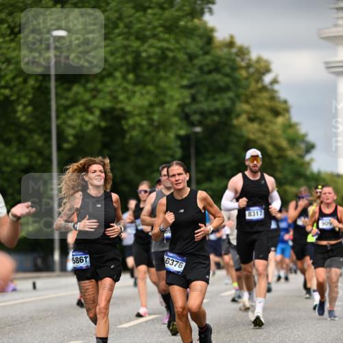 29.06.2025 - hella hamburg halbmarathon Dr. Thomas Lammeyer http://msf.ph/oto/8483782 29.06.2025 10:20:46 Kennedybrücke 1117, 1240, 1602, 1825, 2347, 2912, 3023, 3030, 3088, 3134, 3156, 3450, 3484, 3687, 5036, 5037, 6024, 6742, 7257, 7358, 7360, 7376, 7792, 7924, 7928, 8263, 8317, 8619, 8707, 8847, 8857, 9091, 9208, 9332, 9492, 9664, 9675, 9676, 9891, 10076, 10165, 10314, 10317, 10320, 10391, 10575, 10926, 11236, 11335, 11410, 11428 meine-sportfotos.de