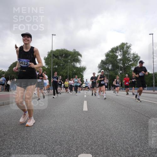 29.06.2025 - hella hamburg halbmarathon Luisa Fischer http://msf.ph/oto/8483795 29.06.2025 10:51:21 Kennedybrücke 5622, 10772, 1386, 12104, 1045, 1434, 2148, 2195, 2418, 2994, 3468, 3504, 4037, 4588, 7412, 8310, 8948, 9018, 10075 meine-sportfotos.de