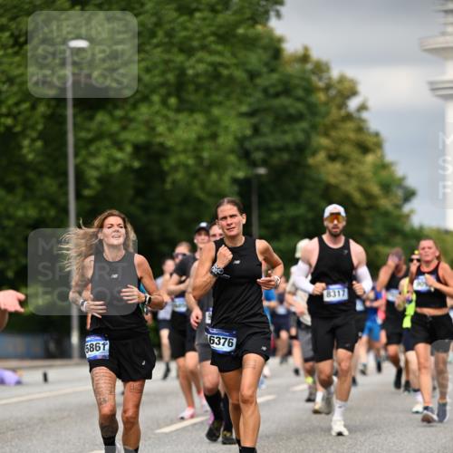 29.06.2025 - hella hamburg halbmarathon Dr. Thomas Lammeyer http://msf.ph/oto/8483816 29.06.2025 10:20:47 Kennedybrücke 1117, 1240, 1602, 1825, 2347, 2912, 3023, 3030, 3088, 3134, 3156, 3450, 3484, 3687, 5036, 5037, 6024, 6742, 7257, 7358, 7360, 7376, 7792, 7924, 7928, 8263, 8317, 8619, 8847, 8857, 9091, 9208, 9332, 9492, 9664, 9675, 9676, 9891, 10076, 10165, 10314, 10317, 10320, 10391, 10575, 10926, 11236, 11335, 11410, 11428 meine-sportfotos.de