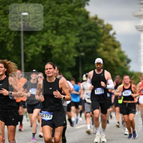 29.06.2025 - hella hamburg halbmarathon Dr. Thomas Lammeyer http://msf.ph/oto/8483928 29.06.2025 10:20:47 Kennedybrücke 1117, 1240, 1602, 1825, 2347, 2912, 3023, 3030, 3088, 3134, 3156, 3450, 3484, 3687, 5036, 5037, 6024, 6742, 7257, 7358, 7360, 7376, 7792, 7924, 7928, 8263, 8317, 8619, 8847, 8857, 9091, 9208, 9332, 9492, 9664, 9675, 9676, 9891, 10076, 10165, 10314, 10317, 10320, 10391, 10575, 10926, 11236, 11335, 11410, 11428 meine-sportfotos.de
